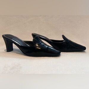 Black Leather Mules Liz Claiborne Flex Size 7.5 stylish & comfortable